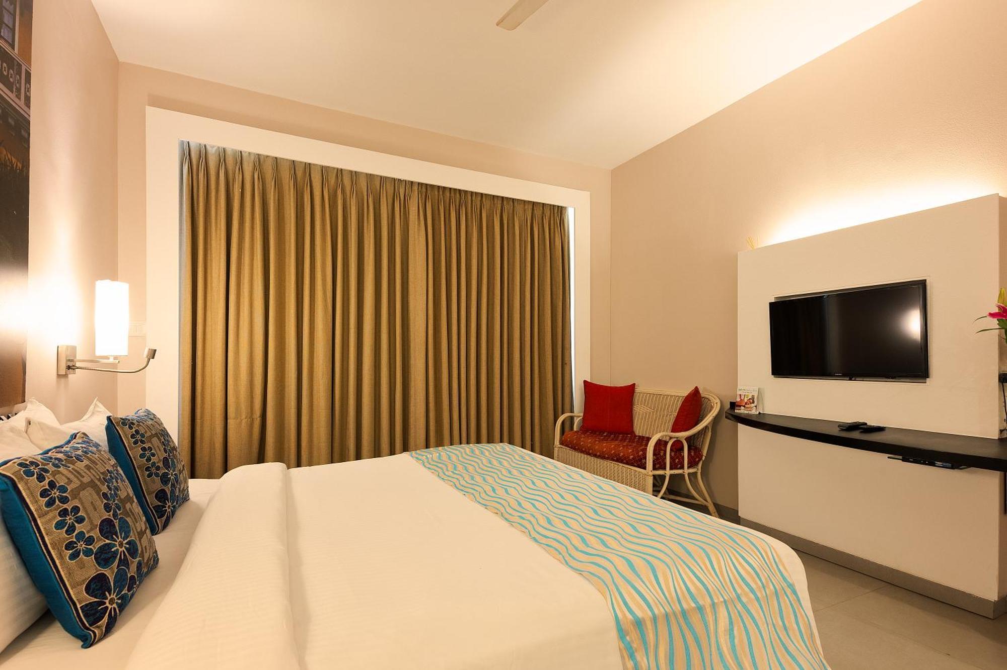 Whispering Palms Beach Resort Candolim Exterior foto
